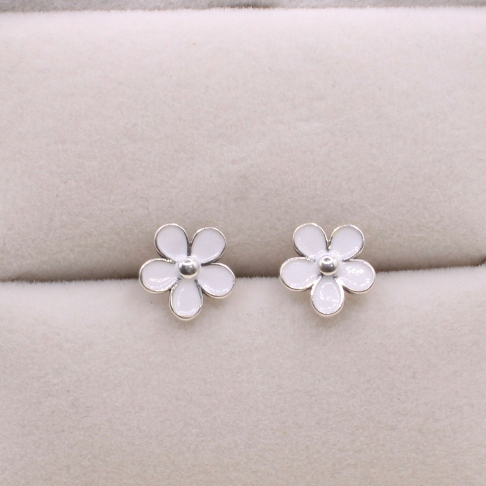 925 Sterling Silver White Daisy Stud Earrings